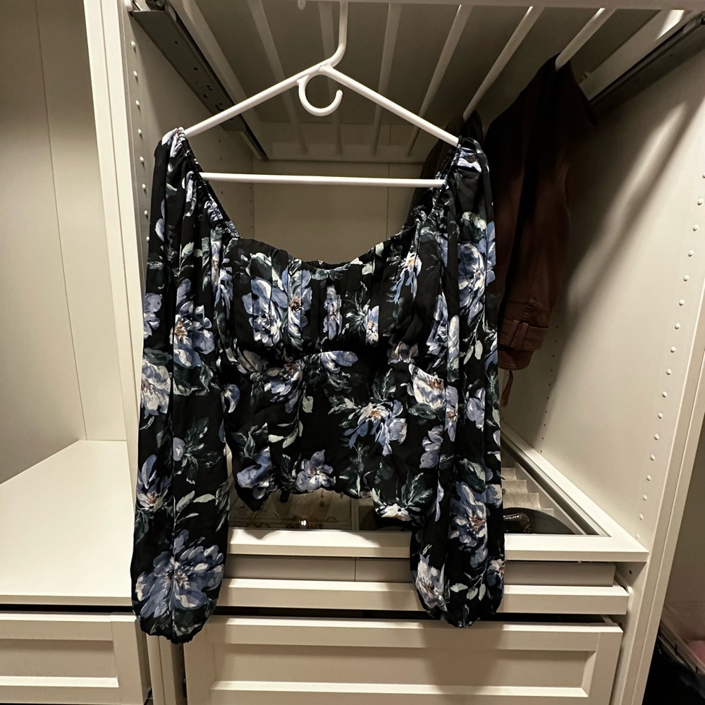 Abercrombie & Fitch XL Long-Sleeve Ruched Puff Sleeve Slim Top Black Floral